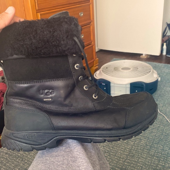 UGG BOOTS - Picture 1 of 4